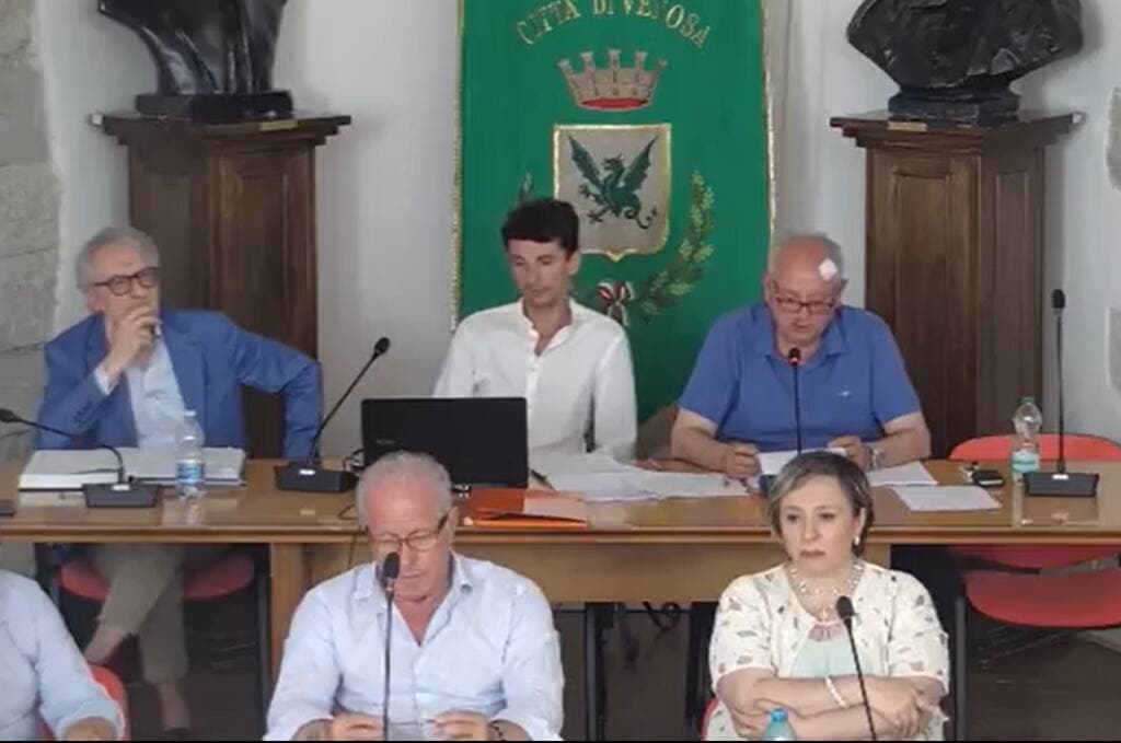 Benito Mussolini resta cittadino onorario di Venosa