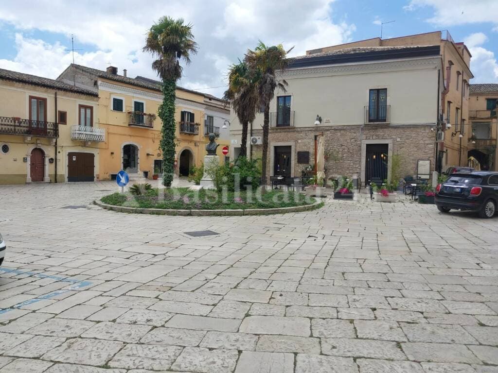 Venosa, la mancata revoca della cittadinanza onoraria a Mussolini è una ferita alla memoria democratica