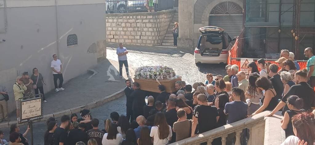 “Ciao Marianna”: l’addio di Rionero alla giovane mamma
