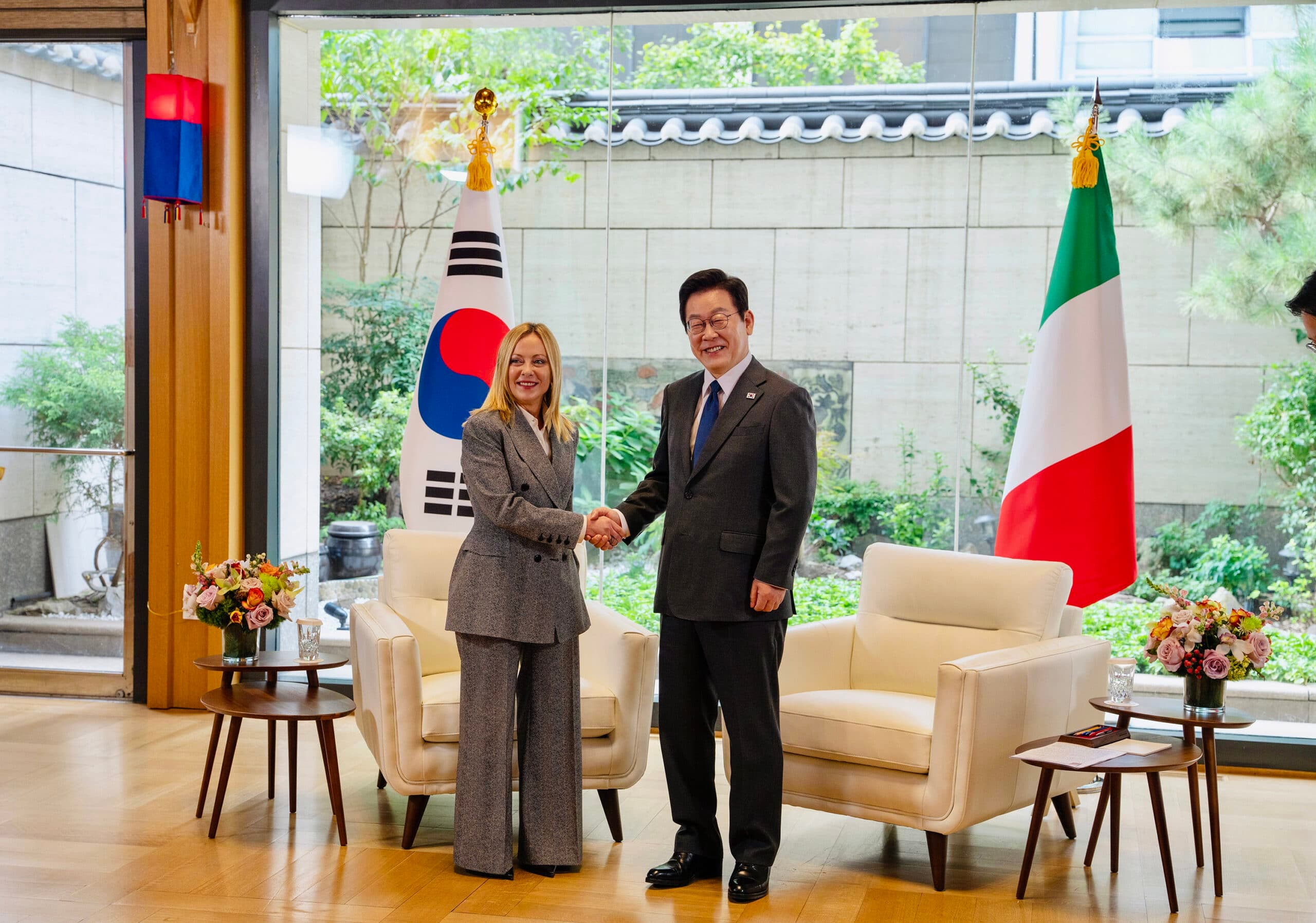 Meloni a Seoul firma intesa su semiconduttori e rilancia il dialogo strategico