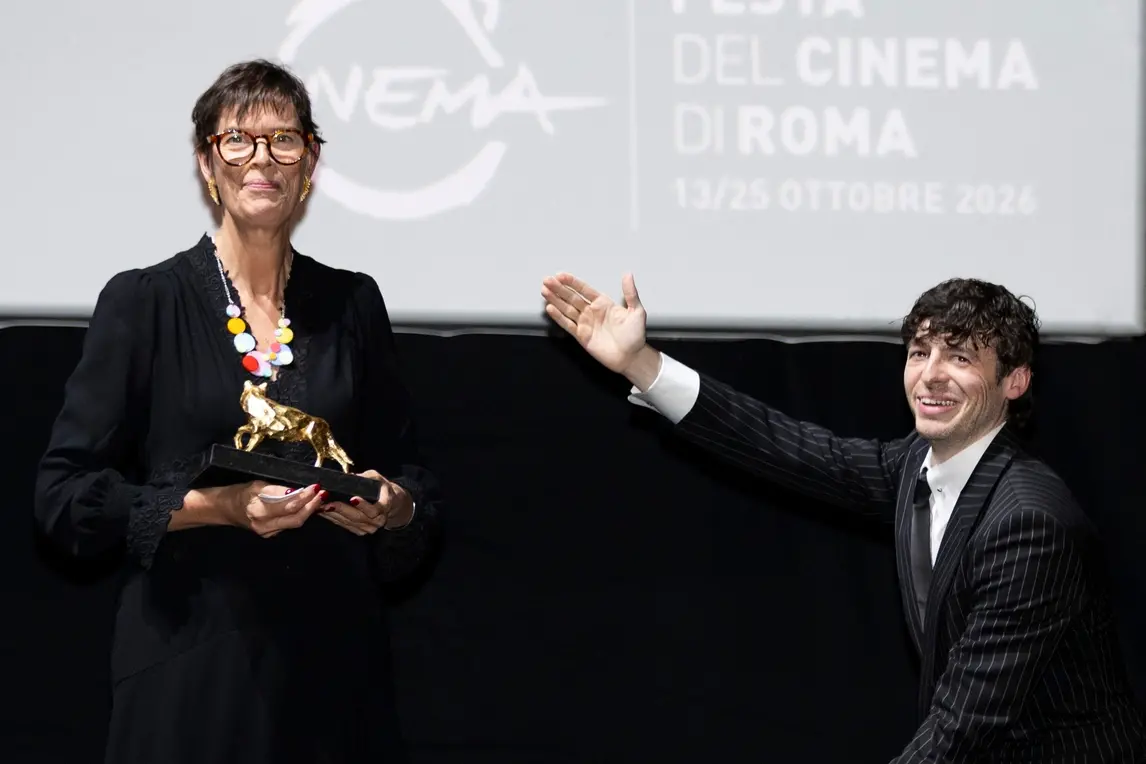 Roma 2026: Clio Barnard vince alla Festa del Cinema, riconoscimenti anche per Kasia Smutniak e Paolo Pierobon