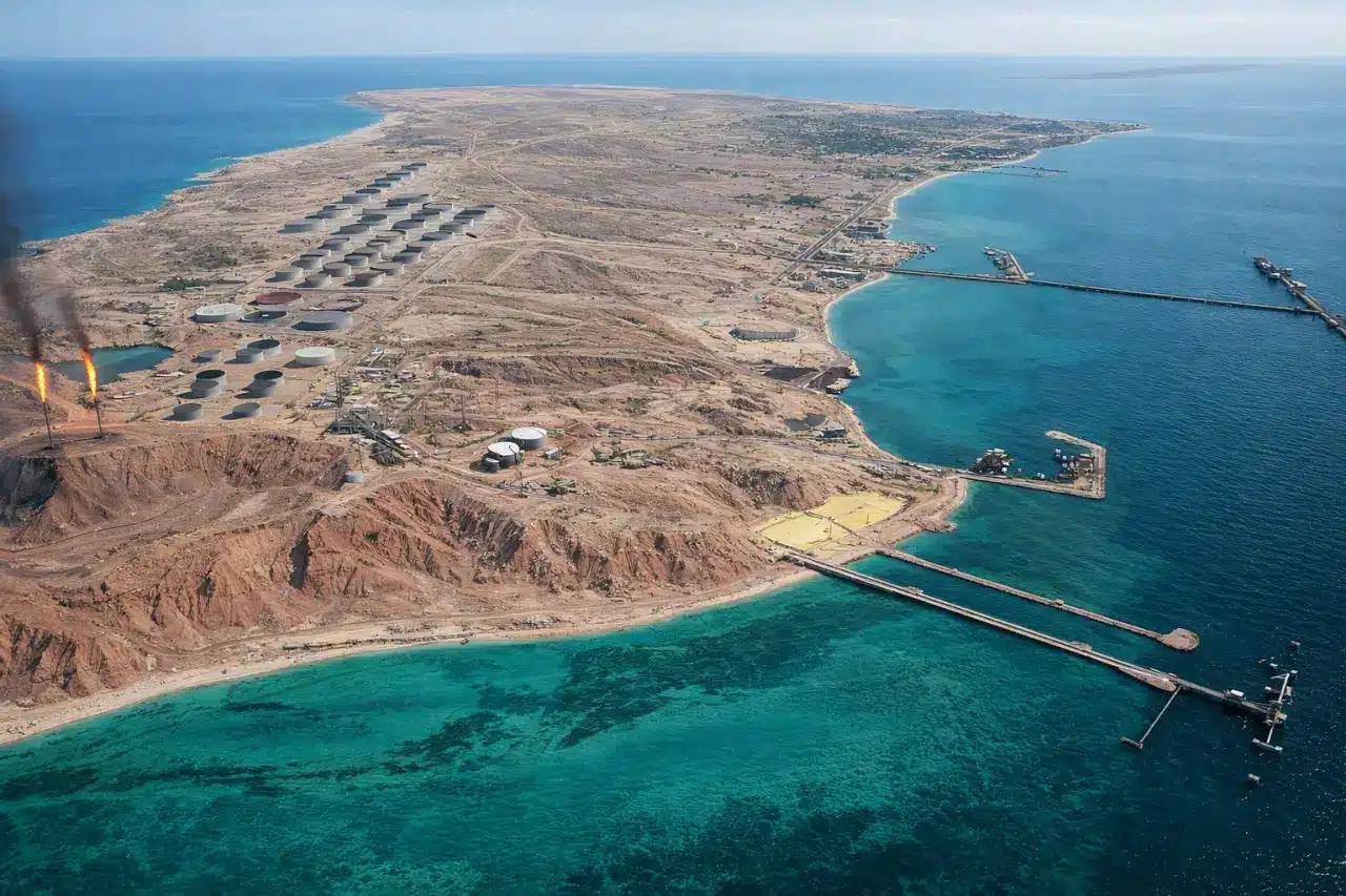 Trump: "Annientato ogni obiettivo militare sull’isola iraniana di Kharg, ma salvare le infrastrutture petrolifere"