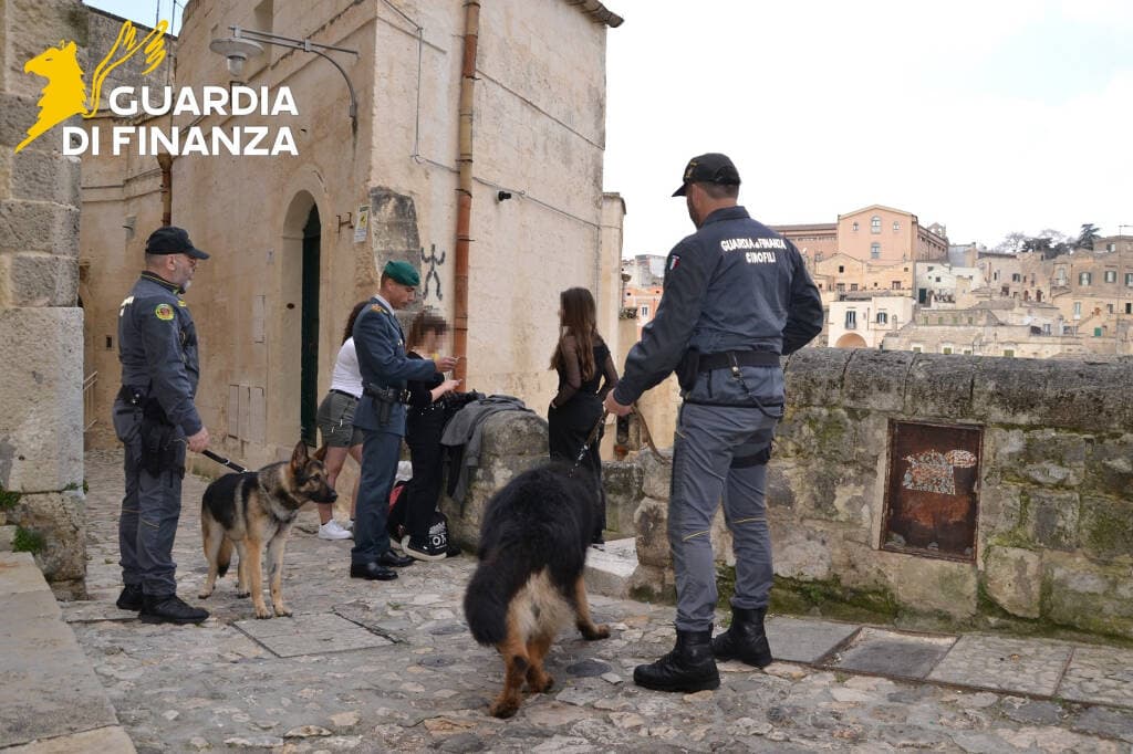 Pedopornografia e pedofilia, a Matera operazione della Finanza: arrestato un 30enne