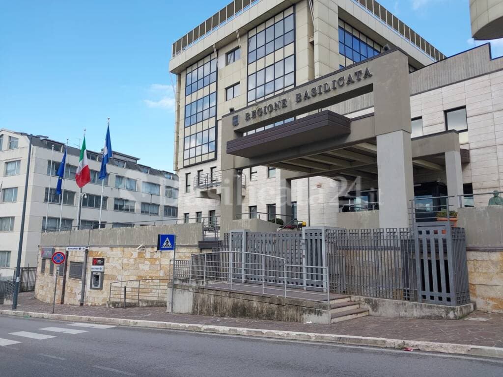Lucani nel Mondo abbandonati: la Regione blocca i progetti mentre il declino demografico avanza