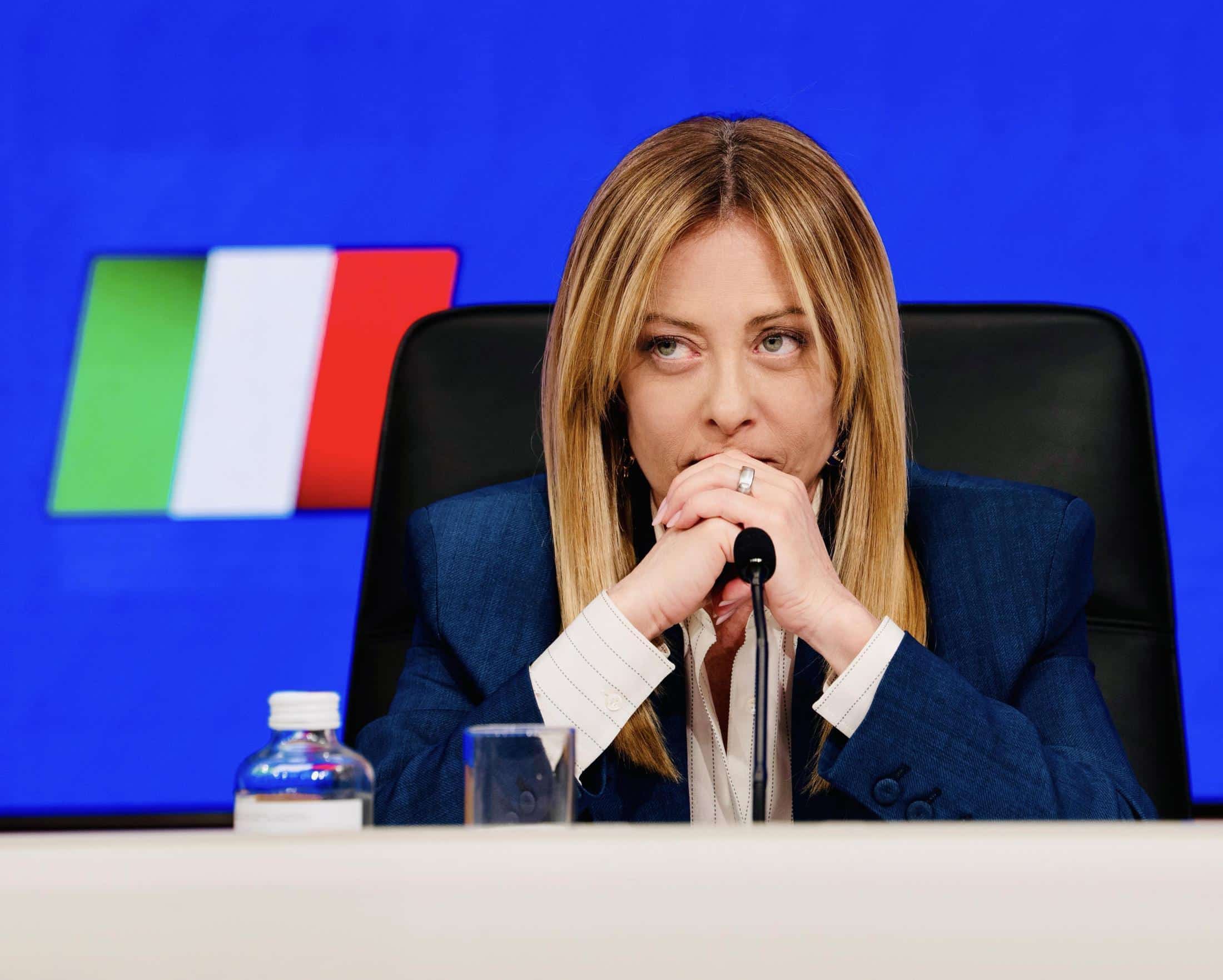 Meloni rilancia il lavoro stabile: “Stop a sfruttamento e contratti pirata”