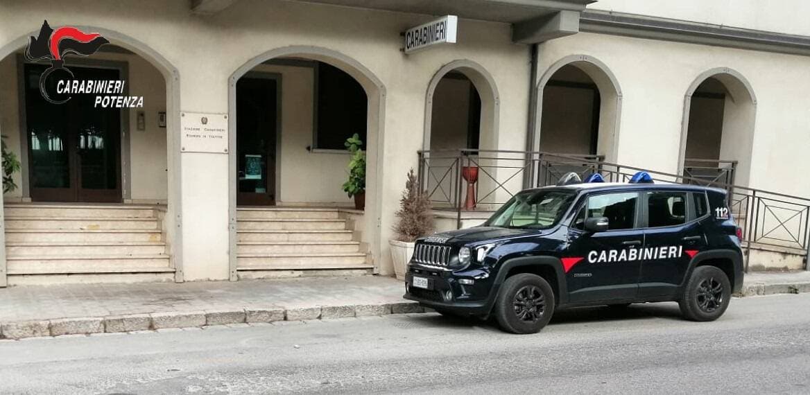 Truffano anziana con il finto carabiniere, ma arrivano quelli veri