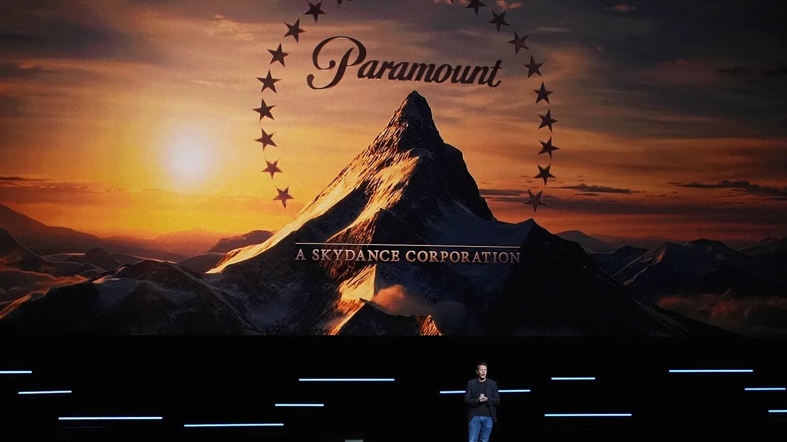 Nasce un gigante dei media: Paramount e Warner Bros si uniscono, Cardinale in primo piano e lo sport al centro