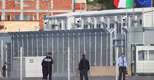 Inchiesta sui centri in Albania premiata dal Parlamento Ue